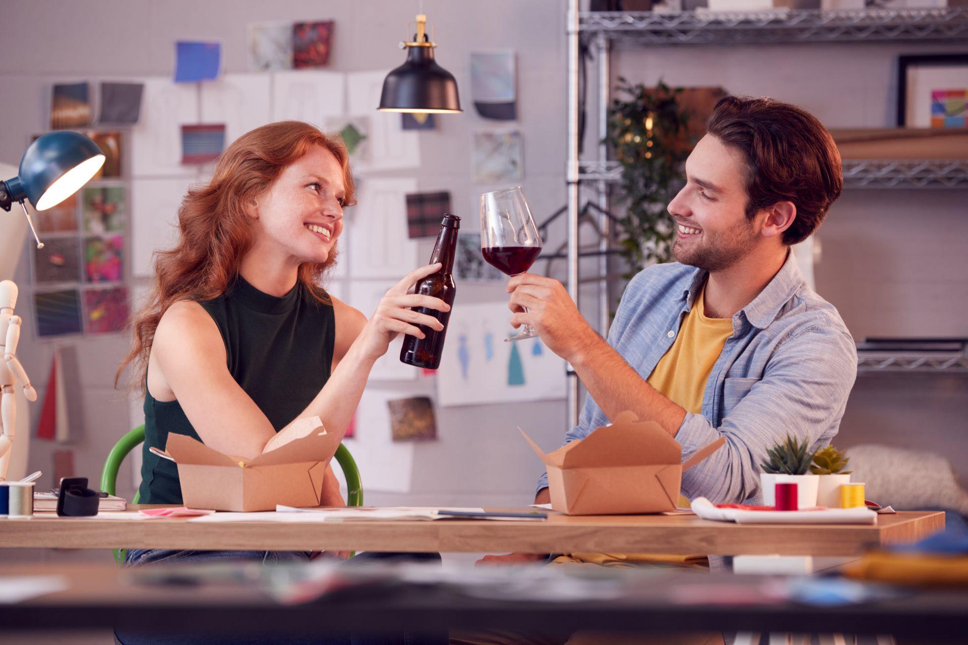Feierabend mit Grauburgunder Wein anstoßen